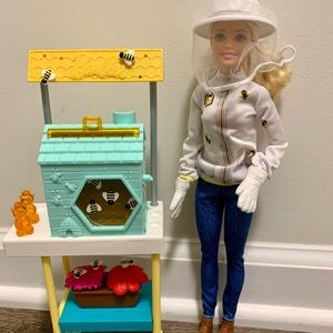 Brand new Barbie doll set honey 🍯 bee 🐝 keeper